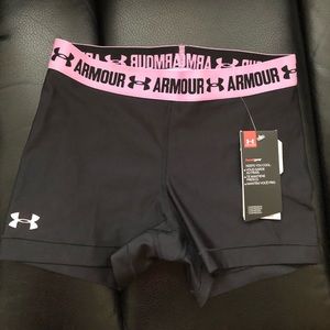 Under armour Women Lilac Purple Black Compression shorts Medium NWT! Underarmour